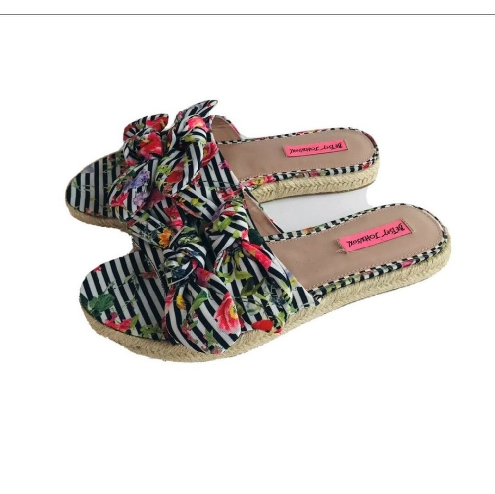 Betsey Johnson striped floral slippers size 9